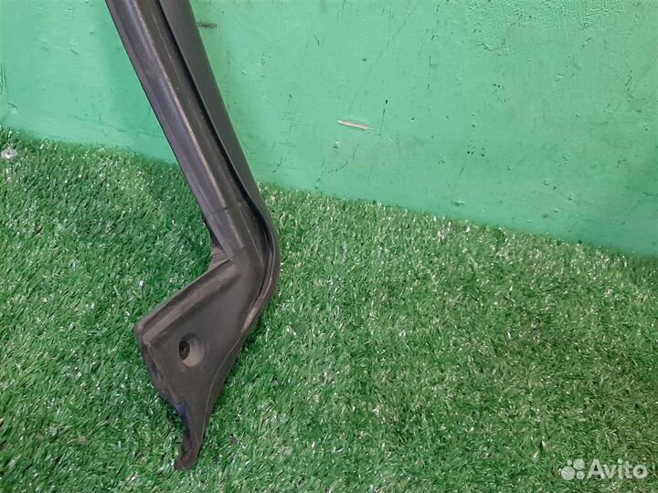 Уплотнитель двери Subaru Forester SG/S11 2003