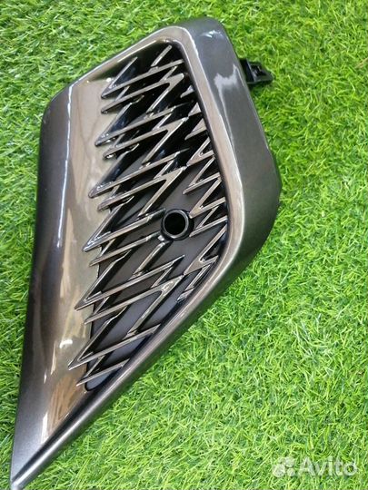 Решетка в бампер правая Lexus Nx200 Z10 2018