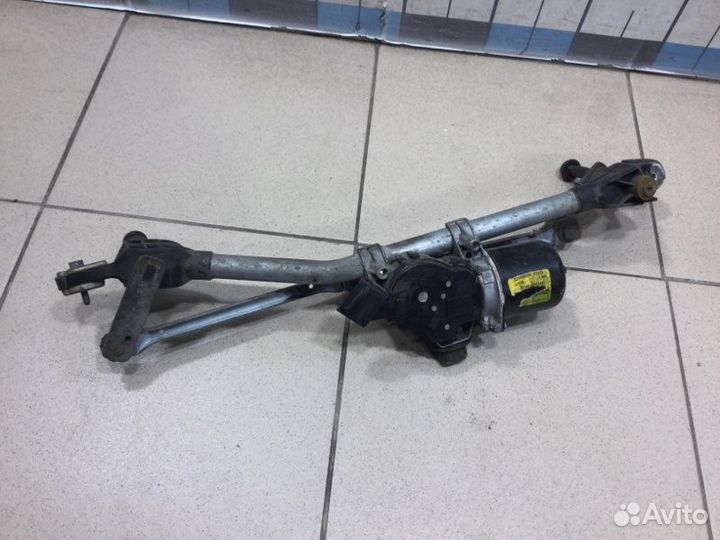 Моторчик стеклоочистителя передний передний Mazda