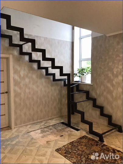 Лестница на металлокаркасе