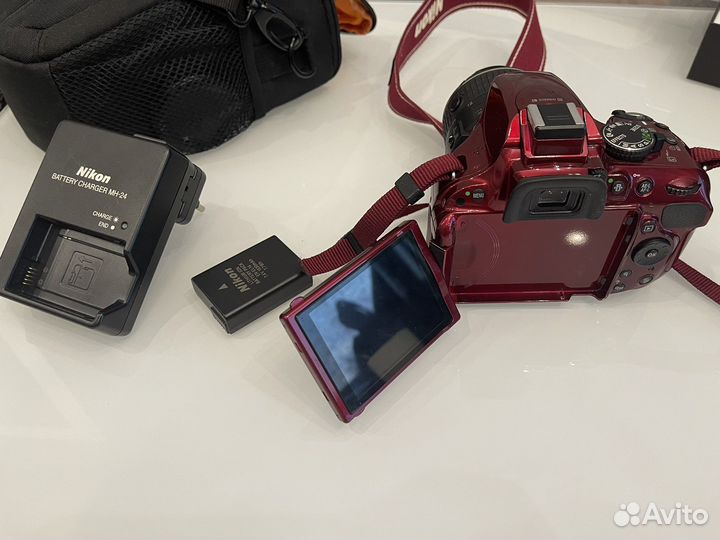 Зеркальный фотоаппарат Nikon D5200