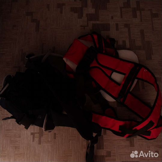 Детское автокресло бу,в подарок кенгуру(2 штуки)