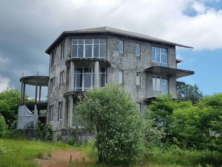 Дом 800 м² на участке 14 сот.