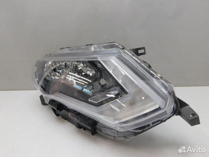 Фара правая Nissan X-Trail