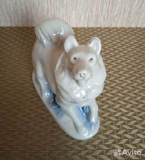 Фарфоровая статуэтка Лайка Старая Гжель