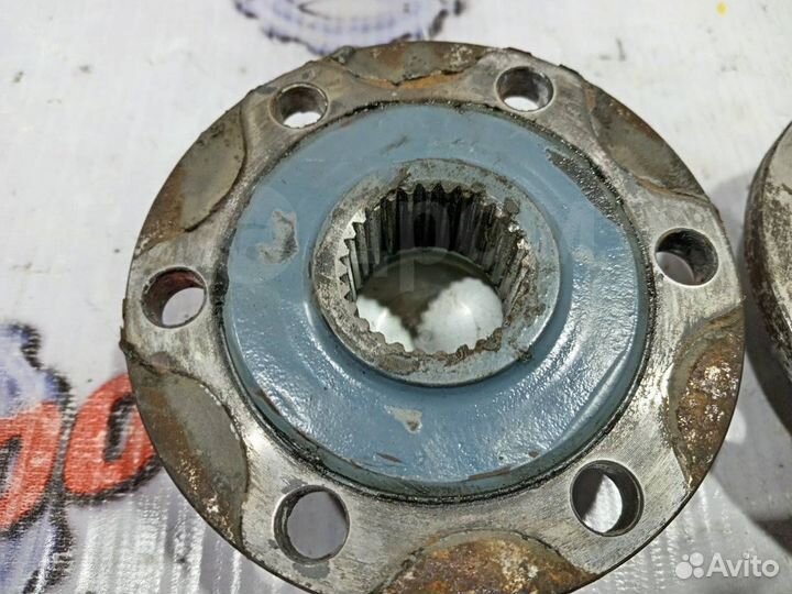 Фланцы Mitsubishi Pajero V26W 4M40 №195 1995 Рест