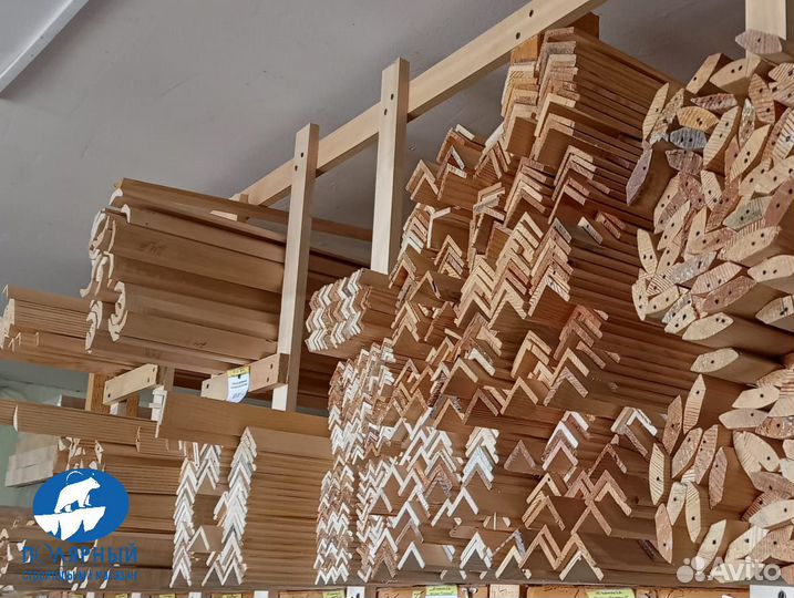 Уголок деревянный