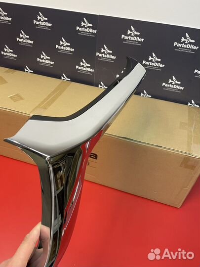 Молдинг решетки радиатора dfr7507k0d Mazda