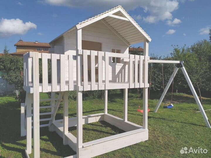 Детский игровой домик на сваях