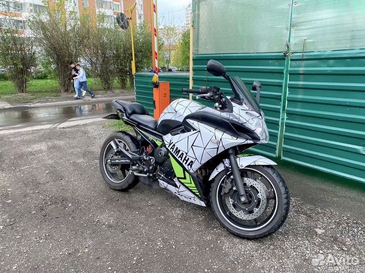 Мотоцикл Yamaha FZ6R (600 кубов)