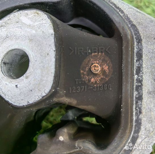 Подушка крепления двигателя Lexus RX450h