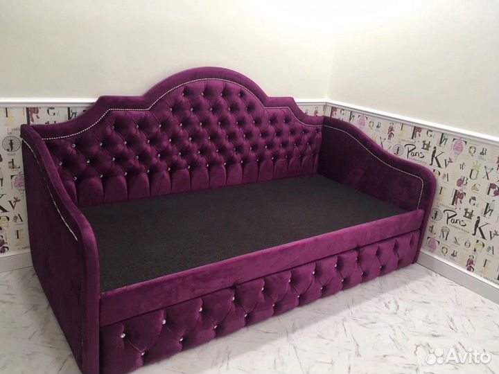 Диван-кровать Виктория с каретной стяжкой