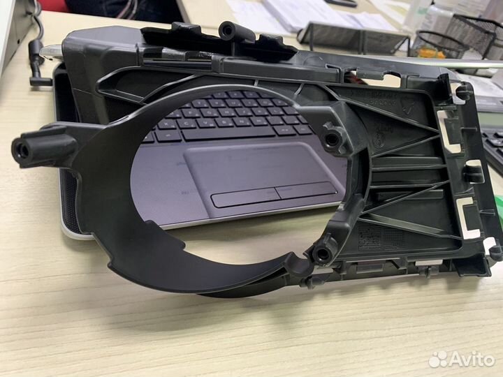 Решетка противотуманной фары левая VAG