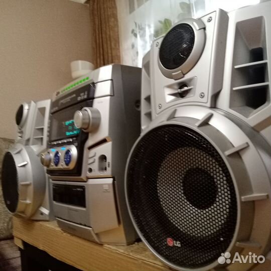 Музыкальный центр LG LM-K2930 с пультом