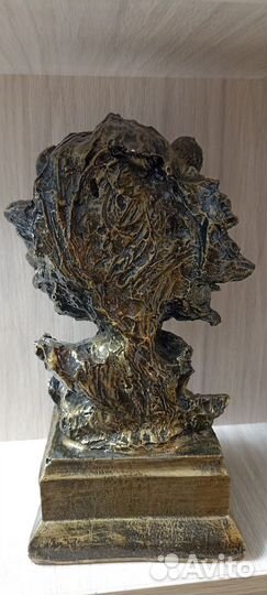 Статуэтка из гипса лев