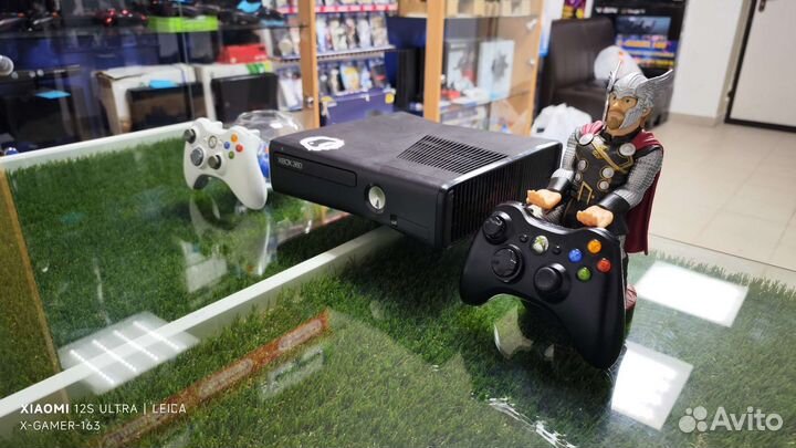 Xbox 360 slim 250GB freeboot 25 игр, 2 джойстика