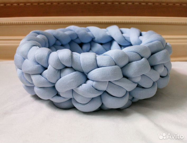 Лежанка (лукошко) из гигантской пряжи для кошек