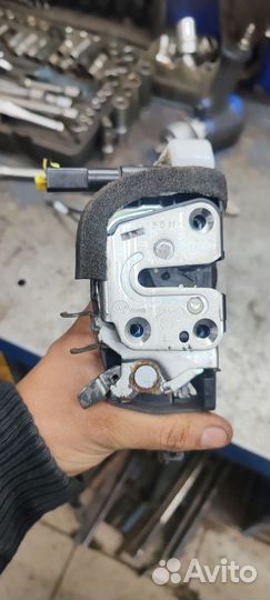 Замок двери передний левый nissan murano z51