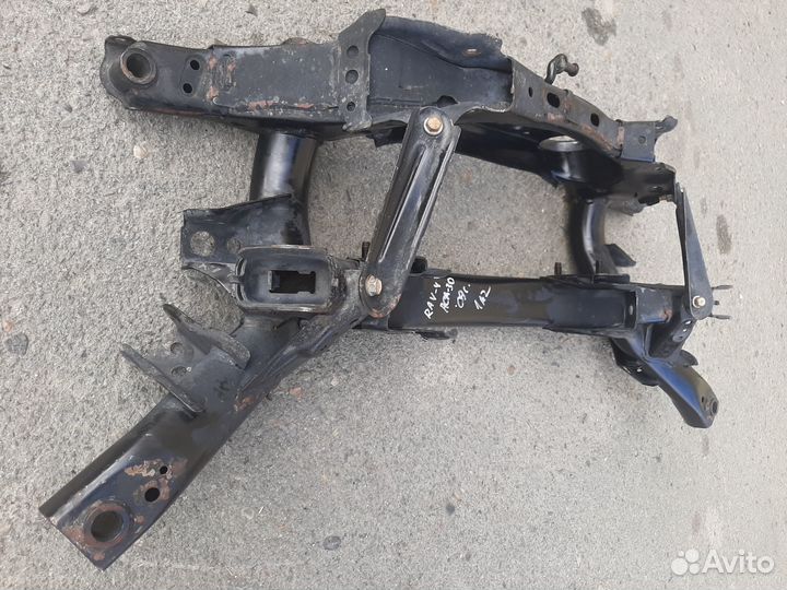 Балка подвески задняя Toyota Rav4,30