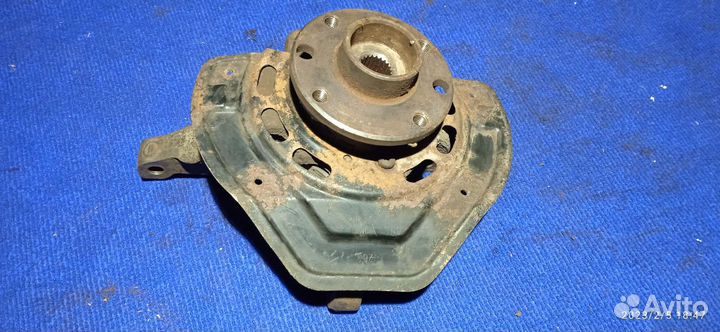 Поворотный кулак правый Opel Vectra b 4болта 1.6л