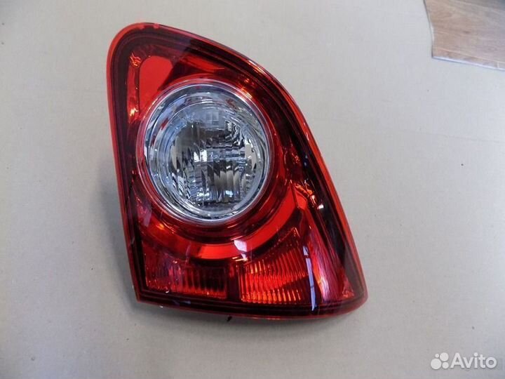 Фонарь задний левый внутренний Ниссан Кашкай 2006