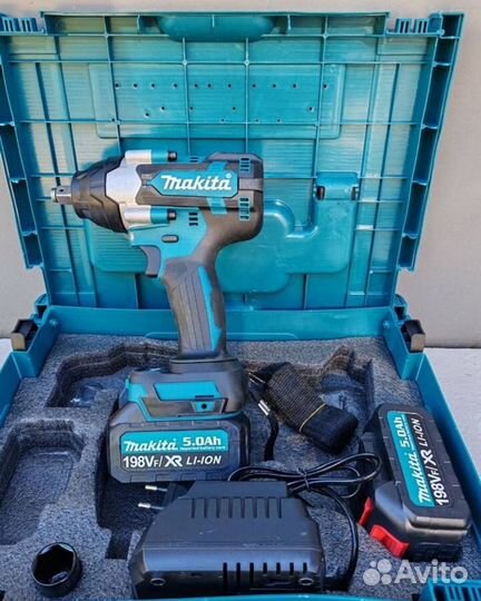 Аккумуляторный гайковерт Makita 800 н.м. (Арт.8219