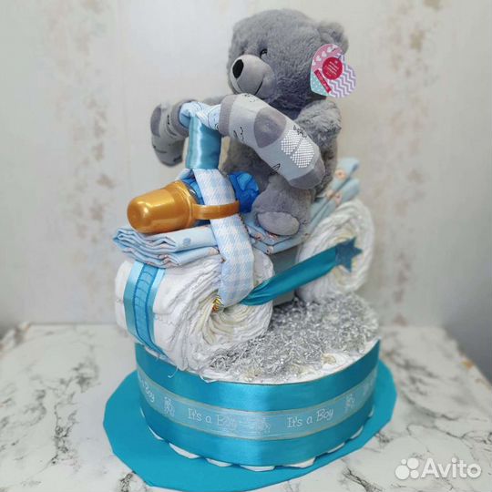 Торт из памперсов, подарок на рождение