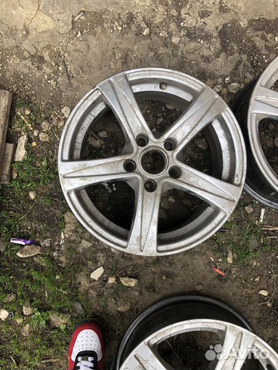 Продам диски с разболтовкой на волгу