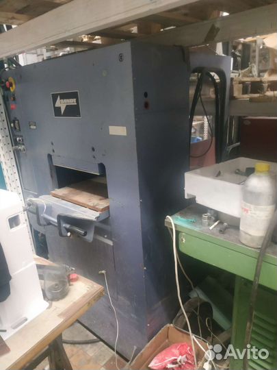 Гидравлический пресс тиснения перфорации