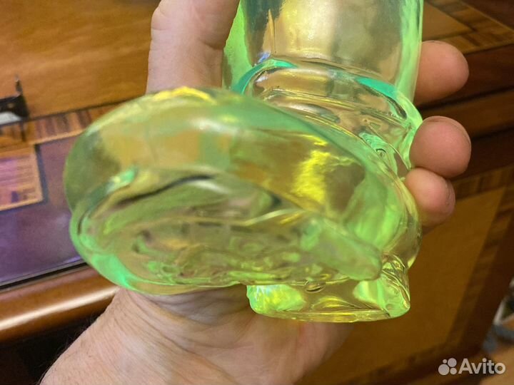 Ваза сапог урановое стекло