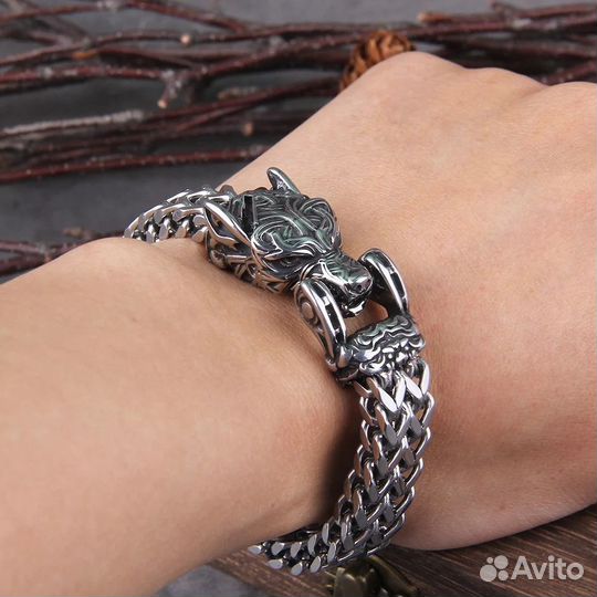 Браслет Волк