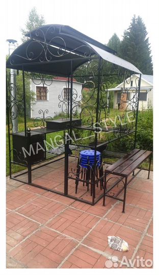 Мангал с крышей