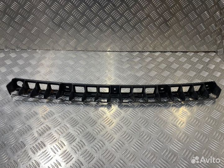 Кронштейн бампера задний Skoda Rapid CZC 2018