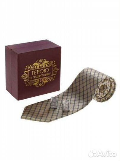 Галстук и запонки