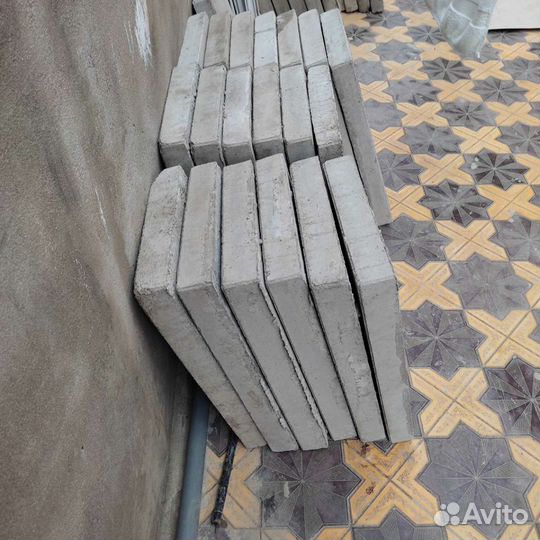 Могильные плиты