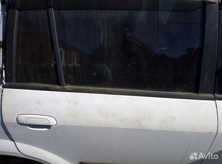 Продам двери передние мазда премаси