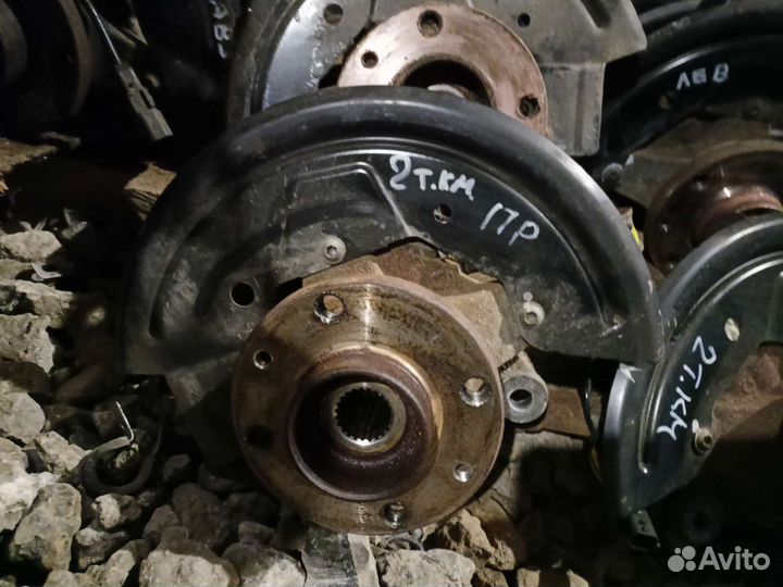 Рено Логан Сандеро 2 поворотный кулак