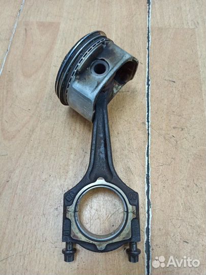 Поршень Opel Zafira A Z16XE 2000-2005