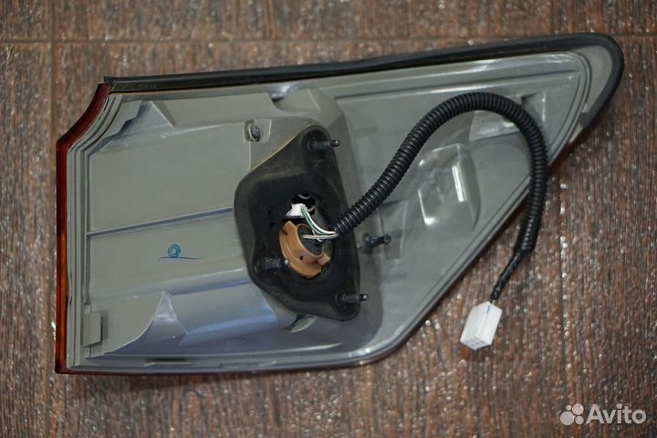 Lexus is250 фонарь задний левый