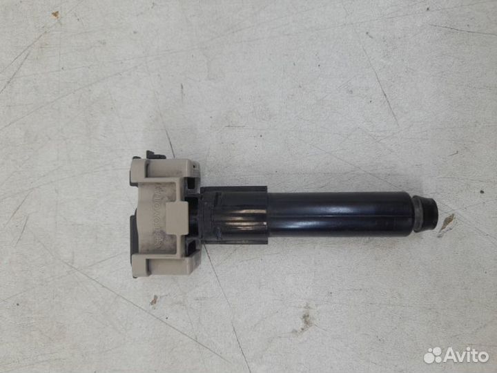 Форсунка омывателя передняя правая Toyota Land