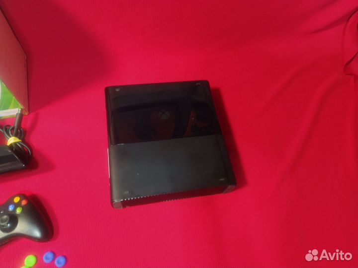 Xbox 360 E, комплект как для себя