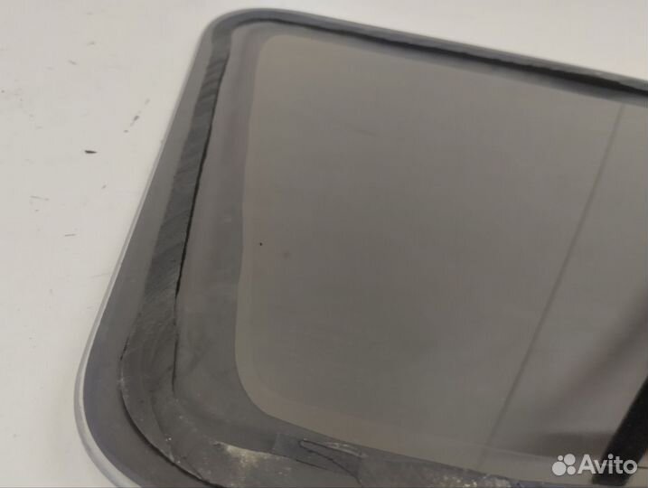 Стекло кузовное глухое правое Renault Duster 2012