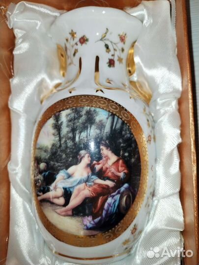 Настенная ваза