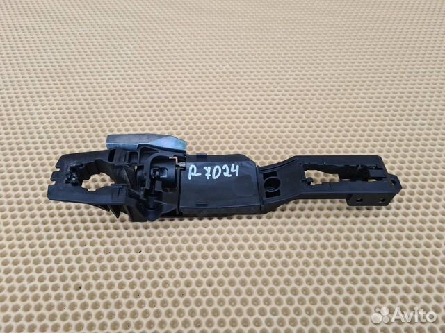 Кронштейн ручки двери правый Infiniti