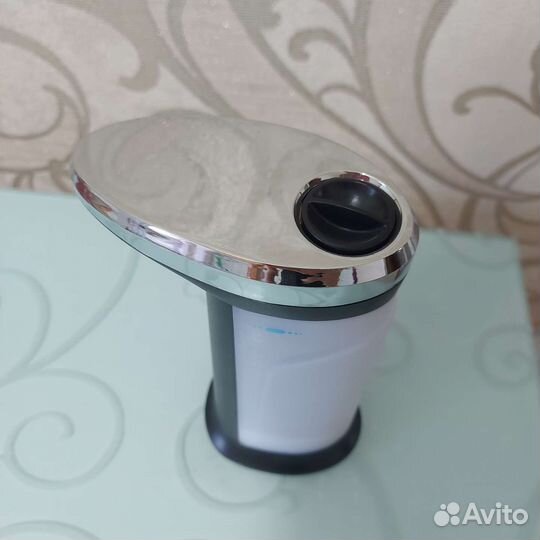 Сенсорный дозатор для жидкого мыла