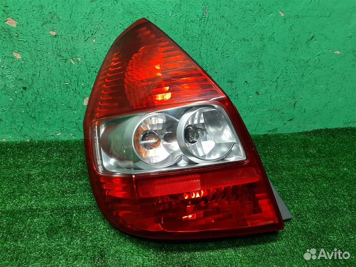 Фонарь задний наружный левый Honda Jazz 2004