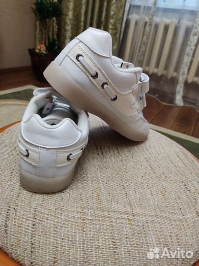 Кроссовки женские 37 размер