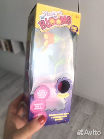 Интерактивная игрушка Magic blooms Цветок