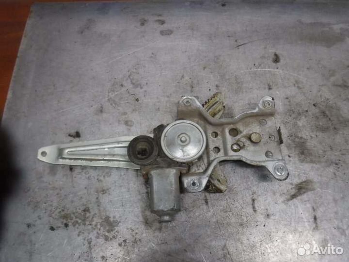 Стеклоподъемник задний правый Toyota Vitz 1szfe