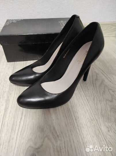 Туфли лодочки 38 39 новые